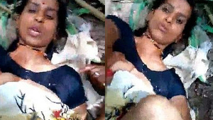 Indian housewife has outdoor sex