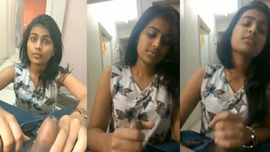 Prajakta from Mumbai performs a steamy blowjob