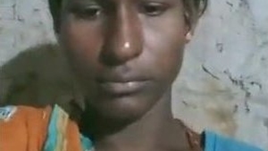 Indian housewife's anal and vaginal self-pleasure