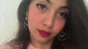 A stunning queen flaunts her huge boobs in clip