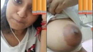Desi beauty reveals her breasts on video call