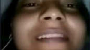 A stunning Indian girl flaunts her beauty on VK