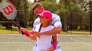 Baise Torride au Tennis