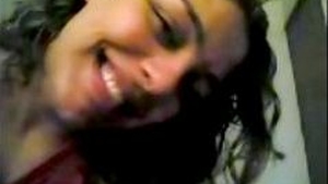 Desi Indian girl Ritu gives blowjobs and rides her boyfriend in HD