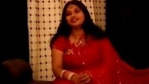 chubby indian aunty in red sari