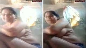 Lustful Bhabhi soaps up and teases in the shower