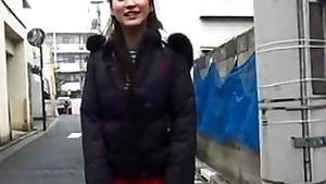 Japanese girl upskirt flash in public streets