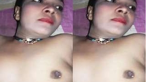 Busty Indian bhabhi gives client a hard time