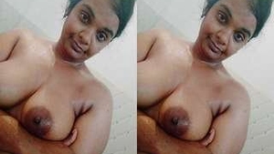 Desi bhabhi flaunts her naked body and takes a bath