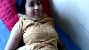 Indian beauty explores her own pleasure with fingers and tongue