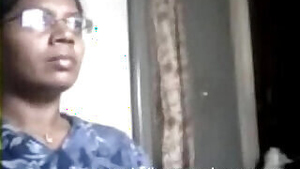 aunty on cam very horny,, kissing and geting nude...