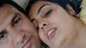 Pakistani couple gets frisky in the car