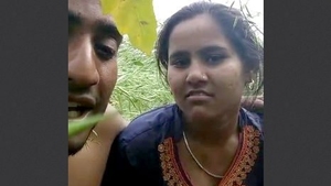Desi village lover gets fucked in outdoor sex video