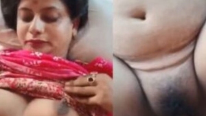 Desi mature bhabhi gets her ass pounded and moans in pleasure