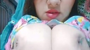 Aunty's big boobs in PK video