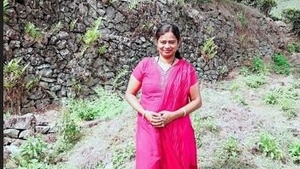Telugu bhabhi's steamy MMS collection