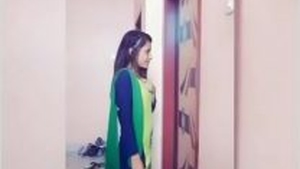 Hindi audio and video of a sexy Gujarati girl getting drilled in a hotel room