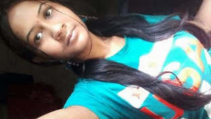 Indian girl pleasures herself with her fingers in video