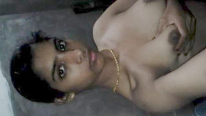 Desi beauty with big boobs puts on a seductive show on webcam