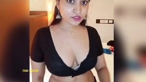 Sensual eyes of a hot Indian girl will mesmerize you