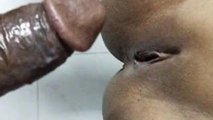 Bhabi's smooth pussy gets penetrated in HD video