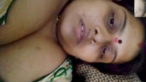 Indian bhabhi flaunts her large breasts during video call