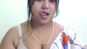 Desi village bbw bhabi shwo her sexy fgr