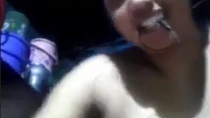 Curvy bengali babe flaunts her big boobs in a naughty video