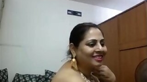 Webcam Aunty Changing