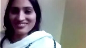 Bangalore Housewife Showing Her Sexy Boobs