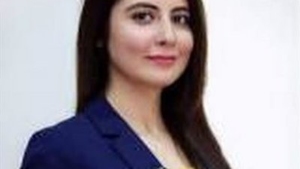 Viral video of Pakistani actress's sudden interest in faiz