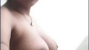 Desi bhabhi's nude show in a flat