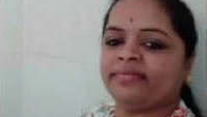 Indian bhabhi indulges in solo play on video call