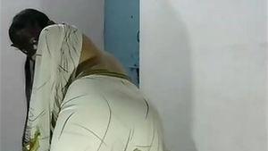 Indian Bhabhi in Saree Cute Camera Show