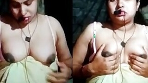 Desi Bhabhi exposed her nude boobs on live cam