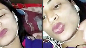 desi bhabhi fingering her pussy