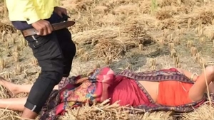 Bhojpuri XXX video featuring khet mei chudai
