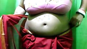 Booby aunty with black huge melons wearing sari showing huge cleavage and big navel