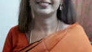 Desi bhabi flaunts her body in a nude performance