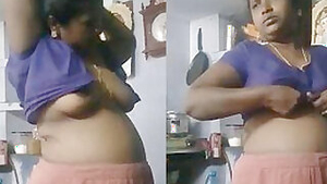 Sexy Desi Aunty changing cloths