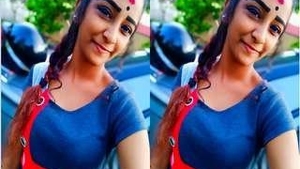Tamil girl gives a blowjob and gets fucked in a steamy video
