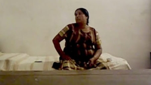 Watch Tamil auntie Swana in steamy sex video