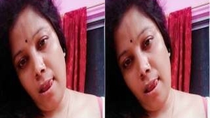 Curvy Indian babe Budi flaunts her big boobs