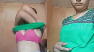 Desi indian girl showing her nude body