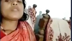 Desi bhabi fingering her pussy