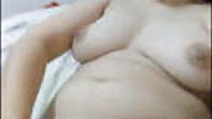 Horny Wife Inserting Her Pussy with a Huge Brinjal