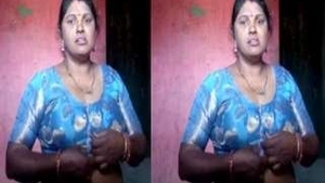 Sultry Indian bhabhi in a video chat