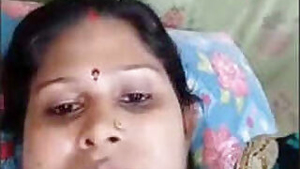 Bhabhi Showing her Big Boobs and bathing