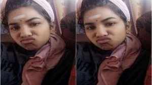 Desi girl flaunts her body in video call