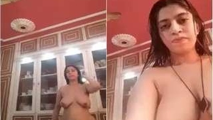 Horny Indian bhabhi flaunts her naked body